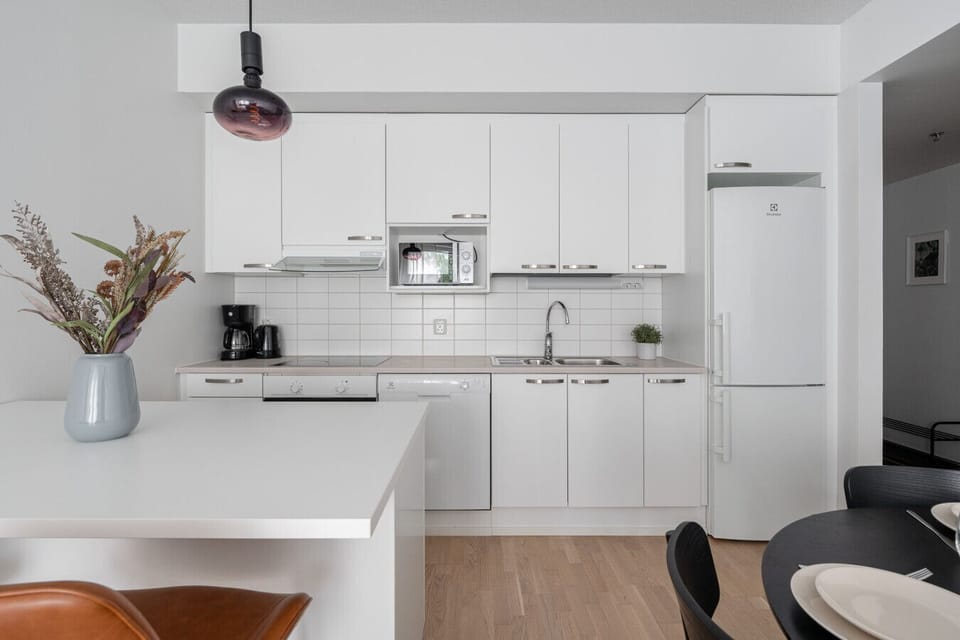You will find all the necessary modern appliances and kitchenware needed to prepare everything from quick snacks to full dinners.
