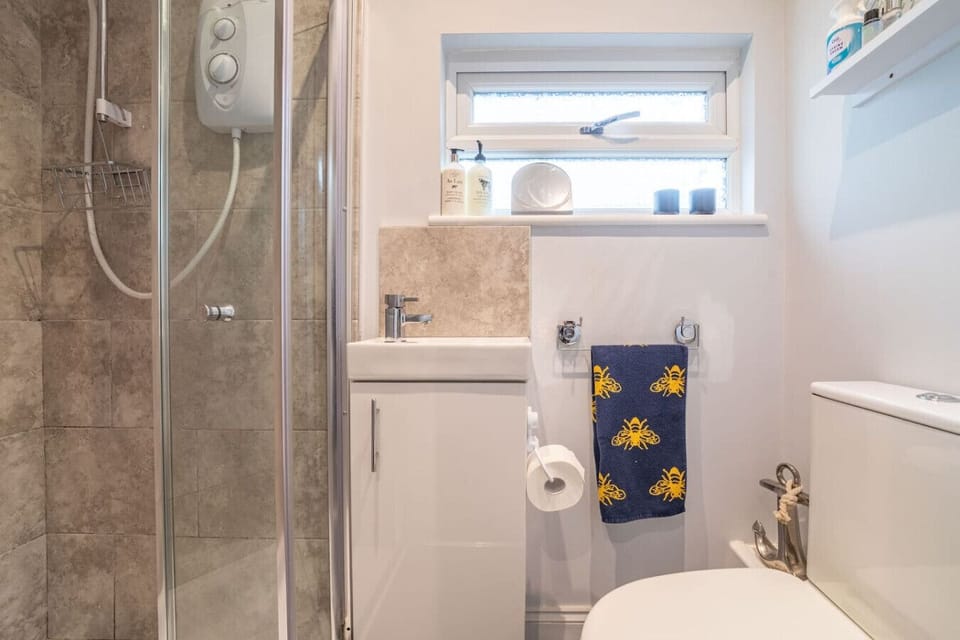 En-suite with shower, basin, and toilet