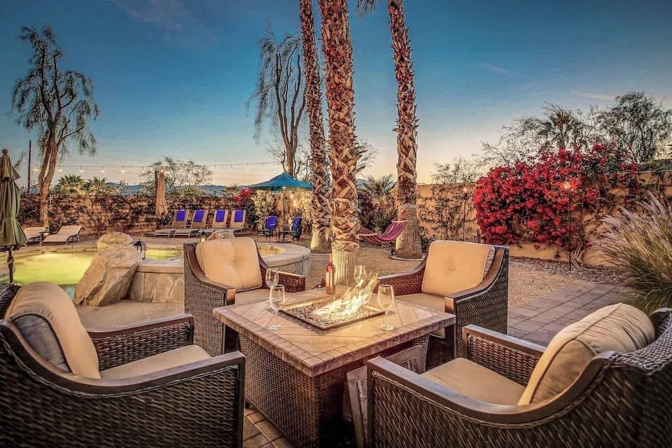 Fire Pit Lounge: Cozy outdoor seating around the fire pit, perfect for relaxing and enjoying desert evenings under the palms.
