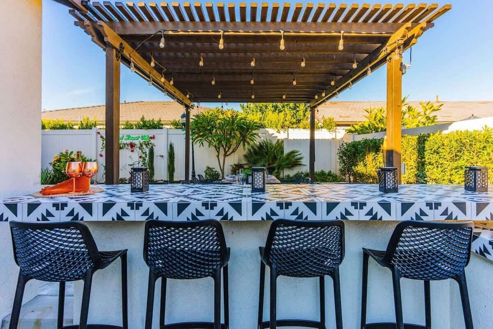 Outdoor Kitchen/Bar