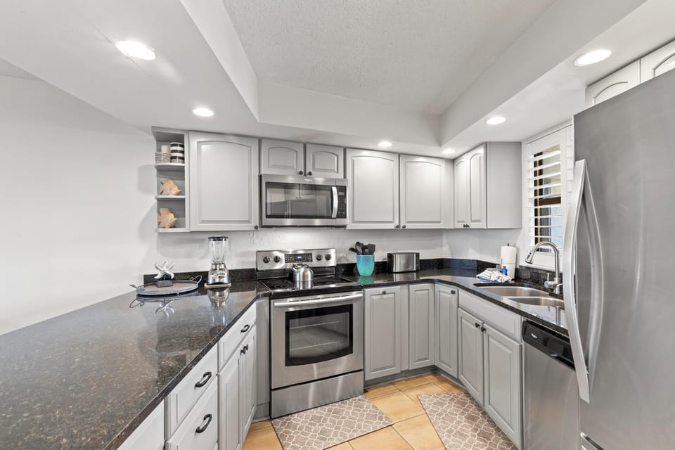 Condo, Partial Ocean View | Private kitchen | Full-size fridge, microwave, oven, stovetop