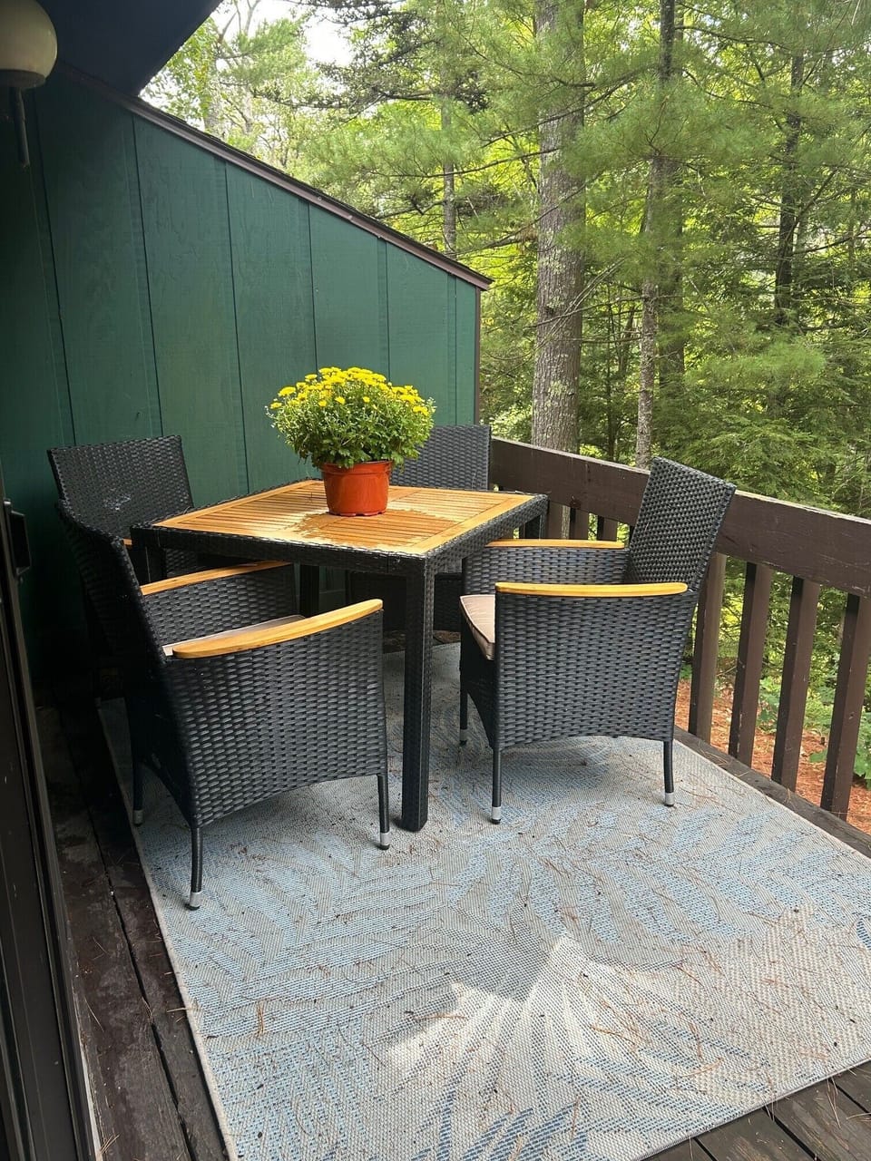 Outdoor deck.. Perfect for morning Coffee
