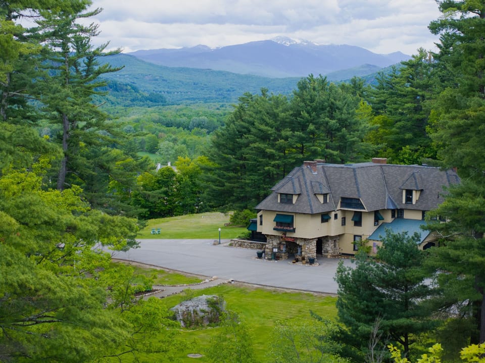 Stonehurst Manor with onsite restaurant serving breakfast & dinner