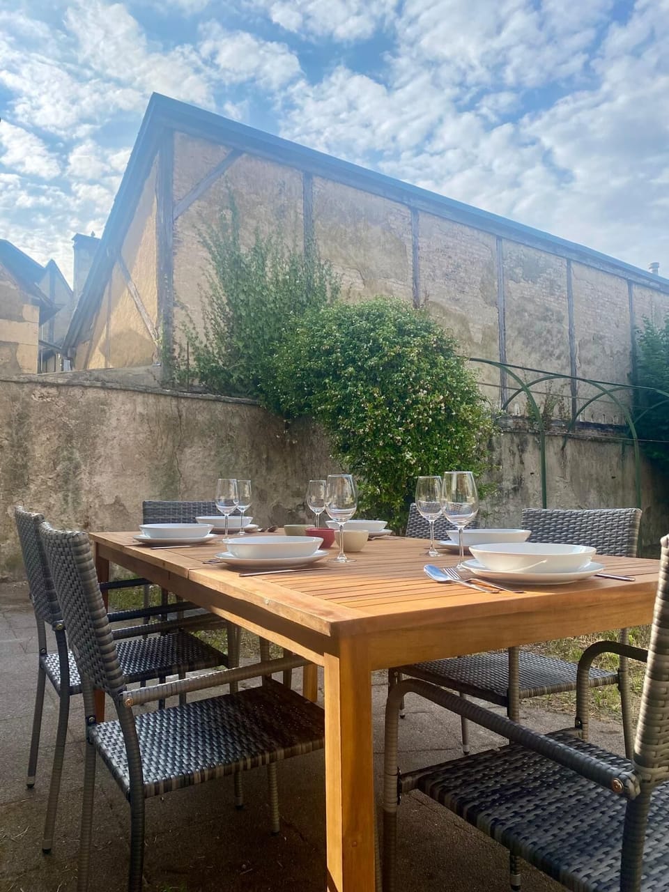 Outdoor dining