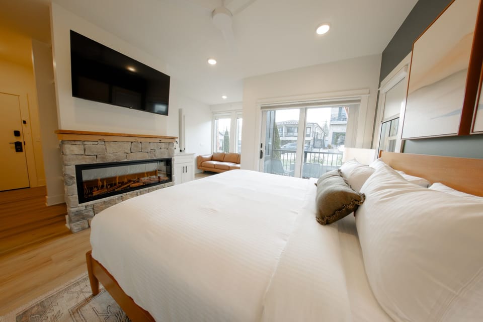 Luxury Double Room, Balcony, City View | Free WiFi