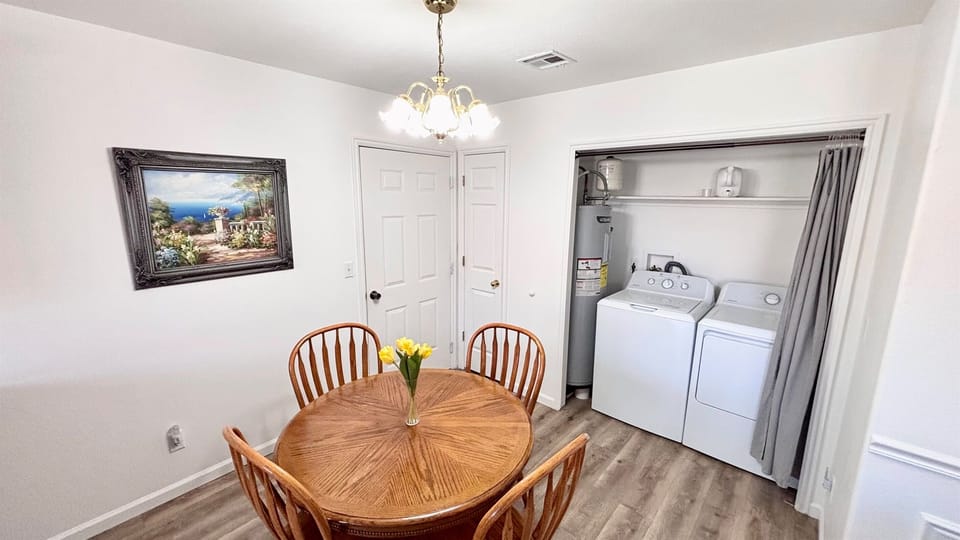 Dining Area with seating for 4