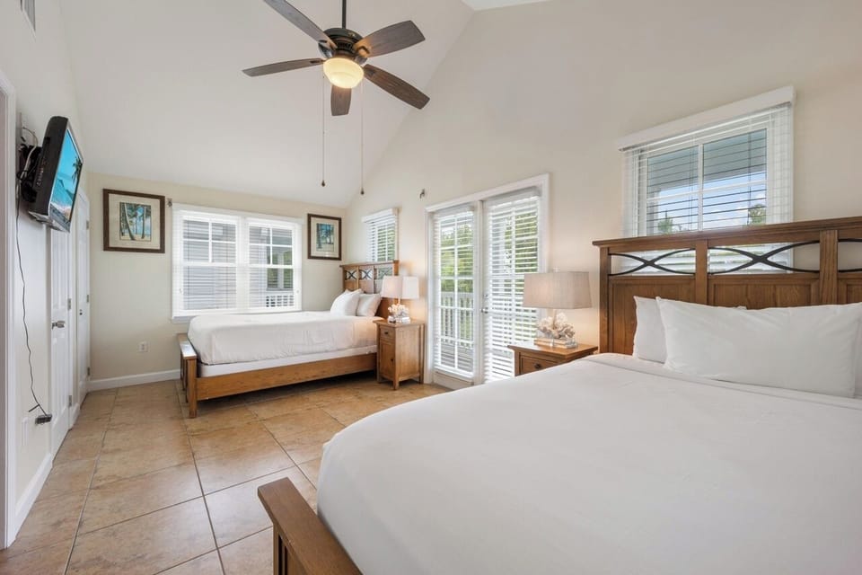 Upstairs guest bedroom with 2 queen size beds