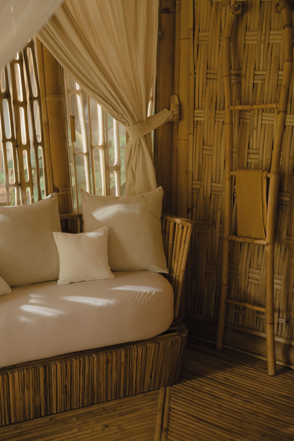 Cottage Putih | Desk, free WiFi, bed sheets