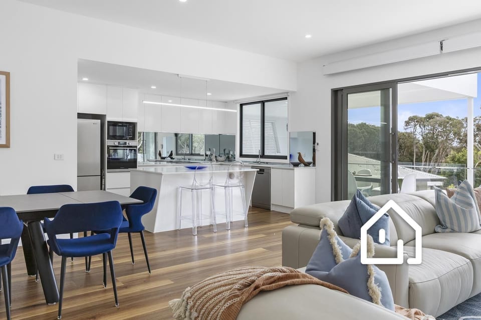 A gourmet kitchen, a cooks delight!