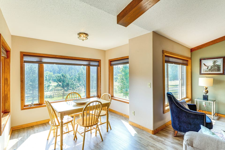 Dining Area | Dishware/Flatware Provided | Main Floor
