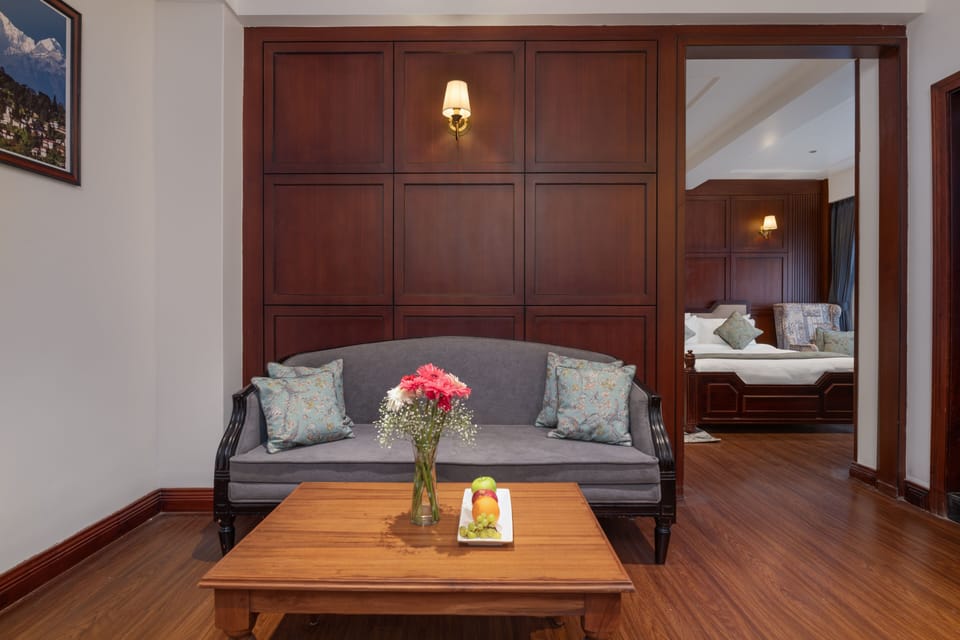 Autumn Flush (4 pax) | Laptop workspace, free WiFi