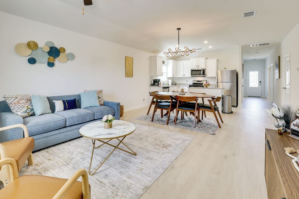 Living Room | Smart TV