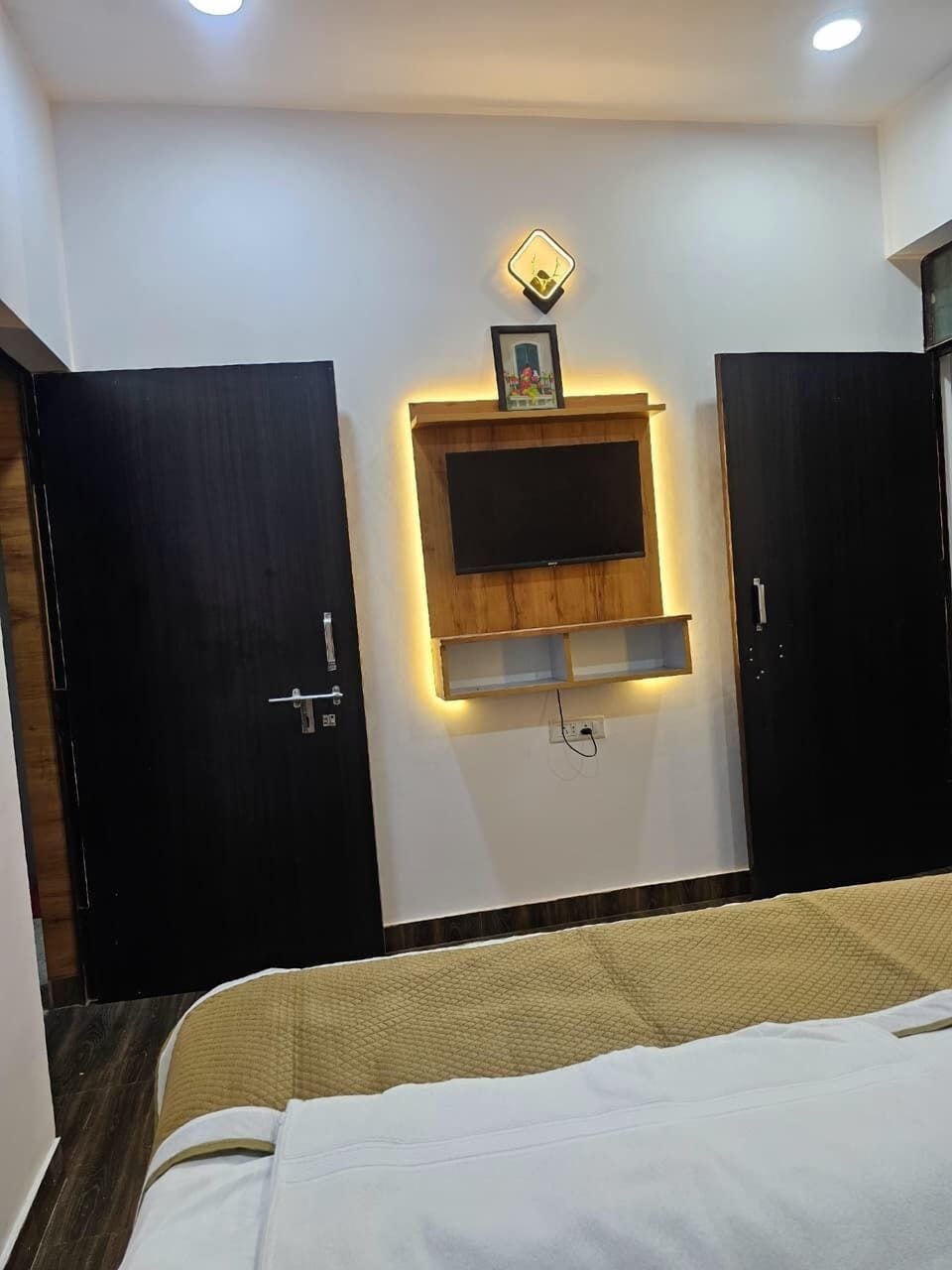 Deluxe Double Room | Laptop workspace, free WiFi