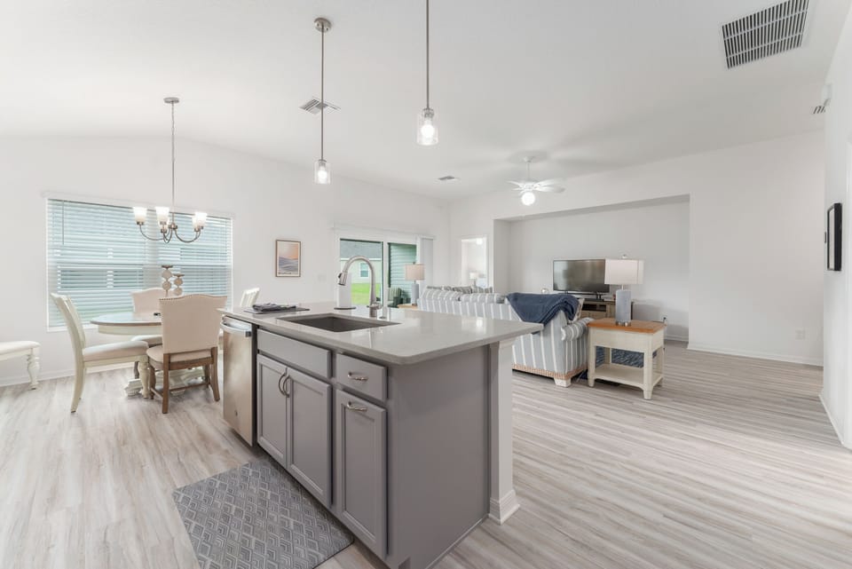 Plenty of Cooking Space and Lounging Area