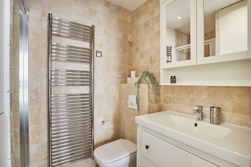 Apartment | Bathroom | Hair dryer, soap, shampoo