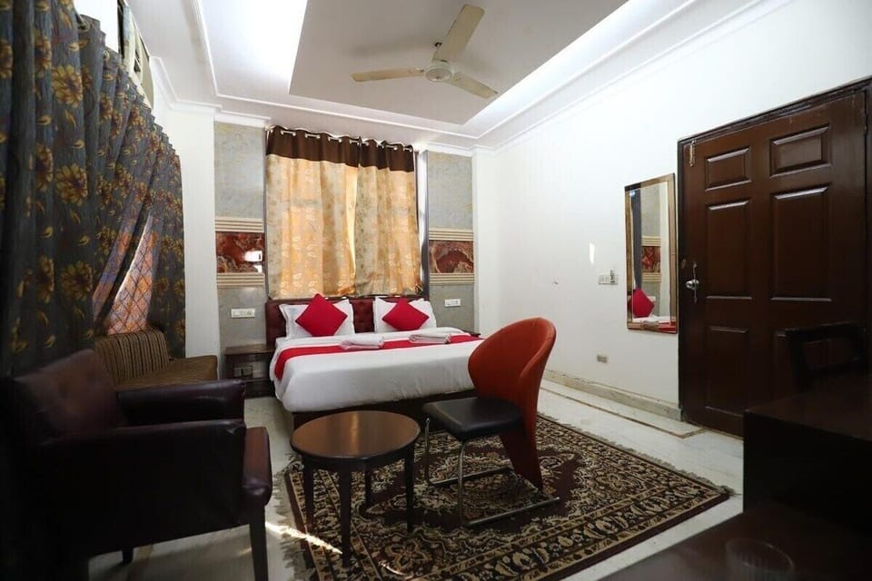 Deluxe Double Room, City View | Desk, laptop workspace, blackout drapes, soundproofing