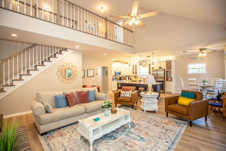 Beautifully decorated spacious living room with open floor plan, perfect for family gatherings