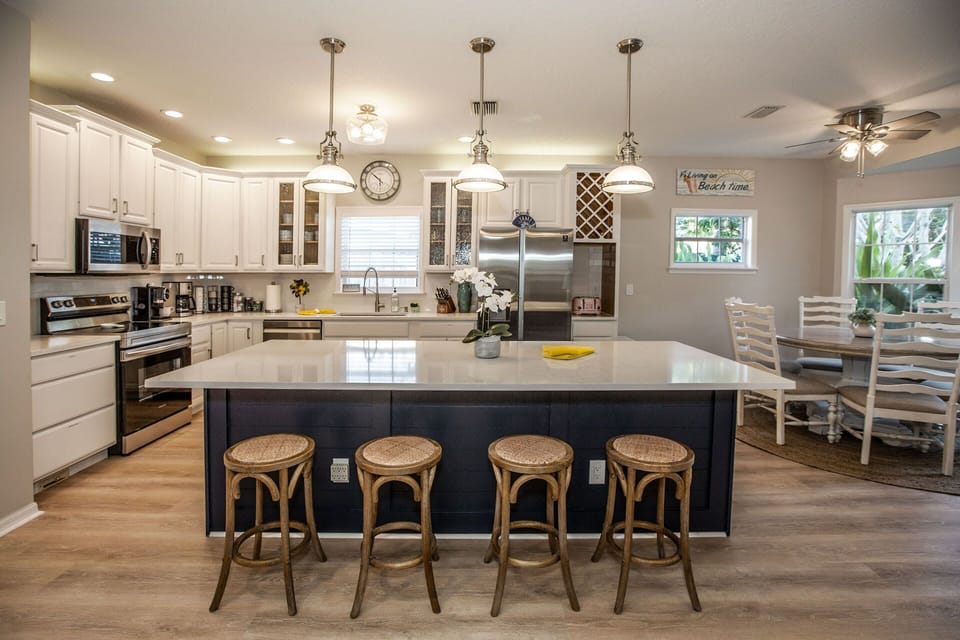 Chef kitchen with a huge island, perfect for family style buffets!
