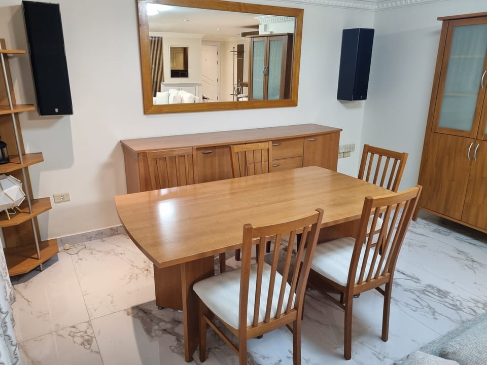 Apartment, 1 Bedroom, Accessible, Smoking | Dining room