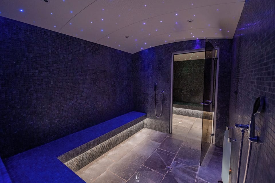 Couples treatment rooms, sauna, hot tub, steam room, Turkish bath