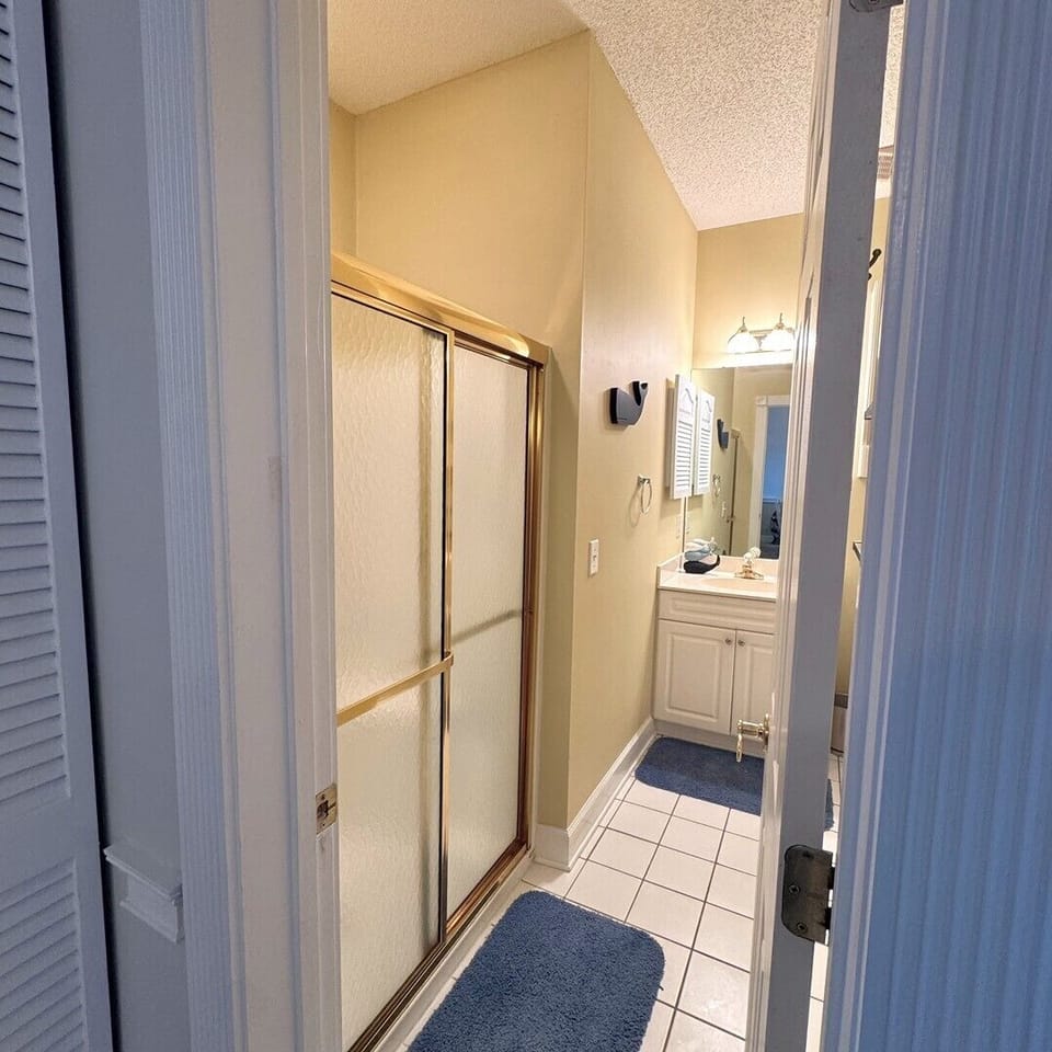 23 guest bath