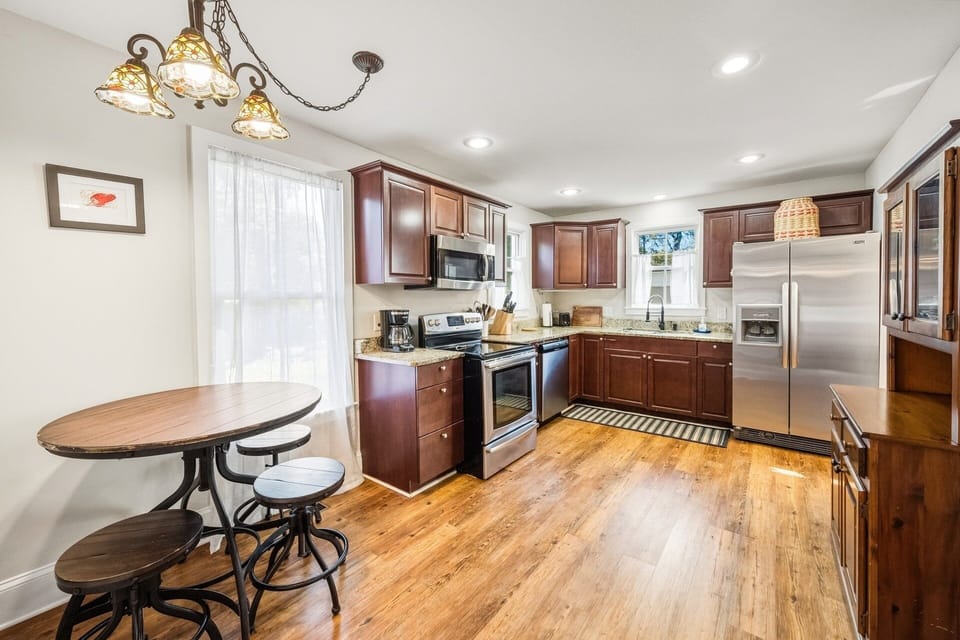 House, 4 Bedrooms | Private kitchen | Coffee/tea maker, fridge, oven, toaster