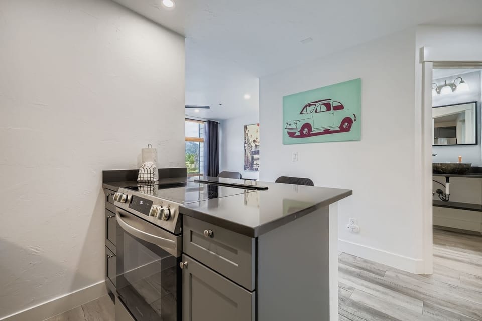 Condo, 1 Bedroom | Private kitchen | Coffee/tea maker, fridge, oven, toaster