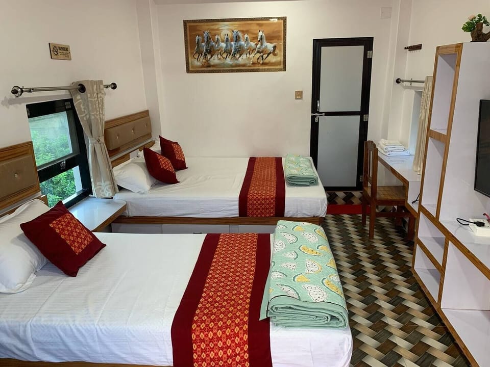 Triple Room, Garden View | Desk, laptop workspace, blackout drapes, free WiFi