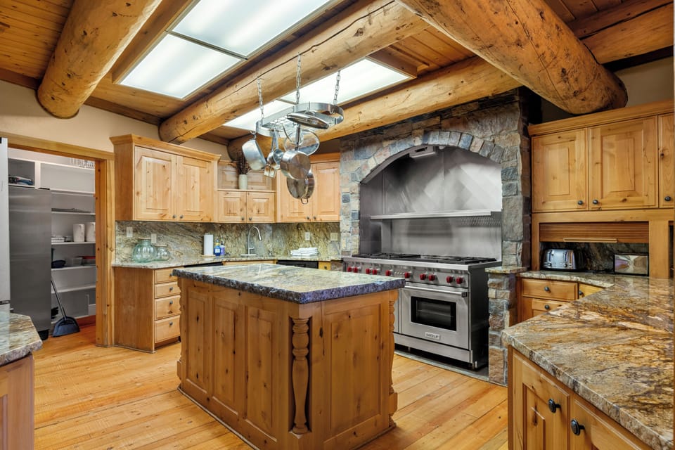 Sherman-Peak_Kitchen-Overview