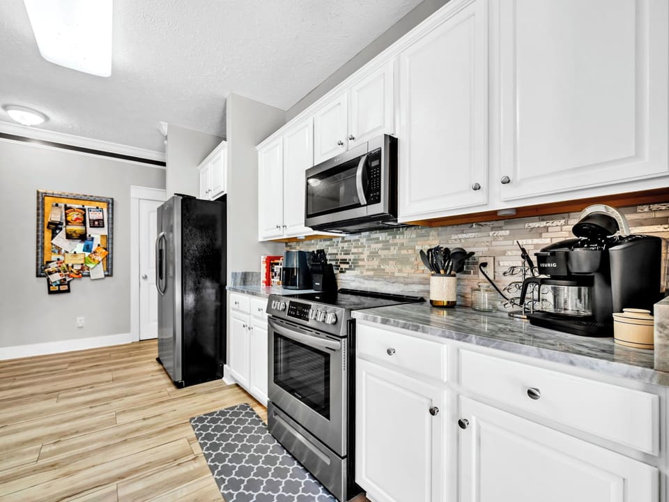 Full kitchen