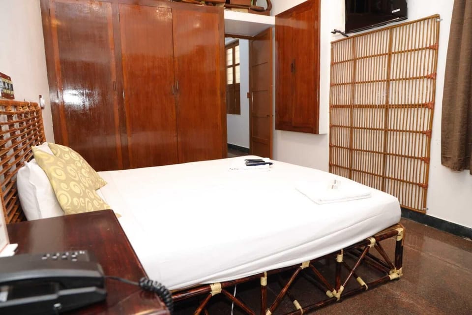 Basic Double Room | Laptop workspace, iron/ironing board, free WiFi, bed sheets