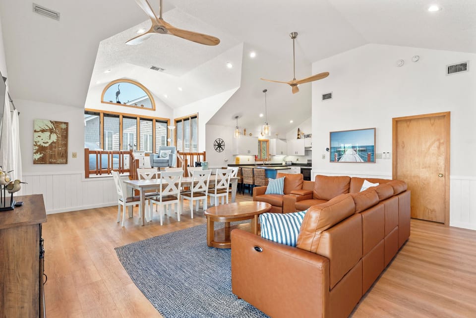 DU410: Family Tradition | Top Level Living Area