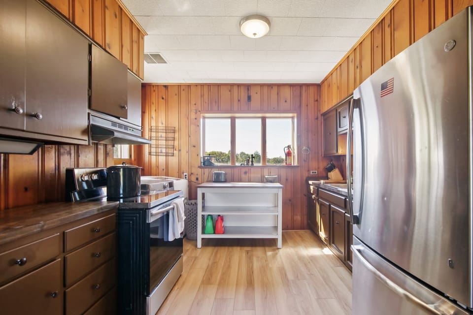 Indoors, Appliance, Refrigerator, Kitchen, Hardwood