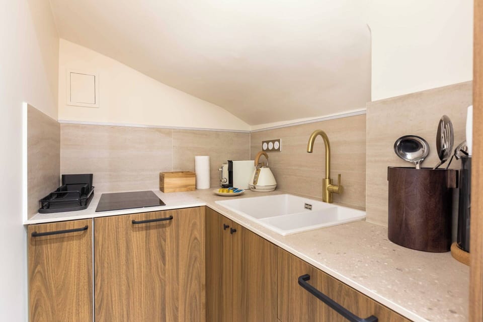 Apartment | Private kitchen | Fridge, stovetop, dishwasher, cookware/dishes/utensils