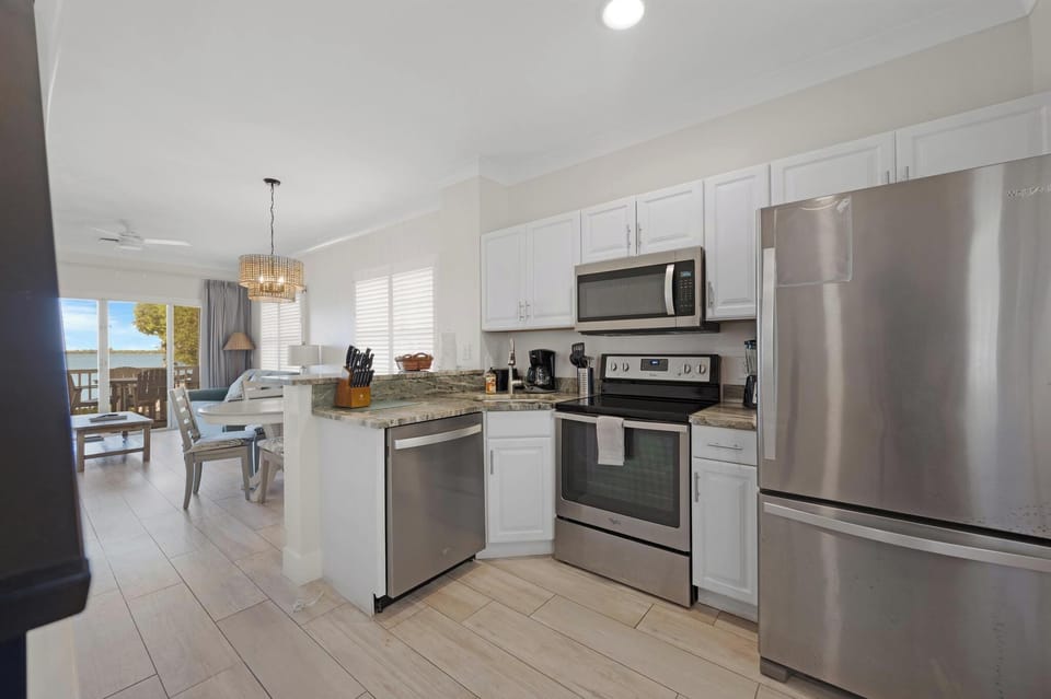 Full kitchen