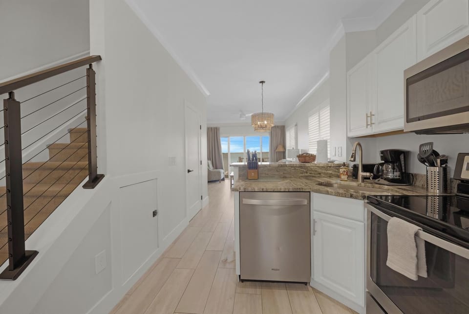 Full kitchen
