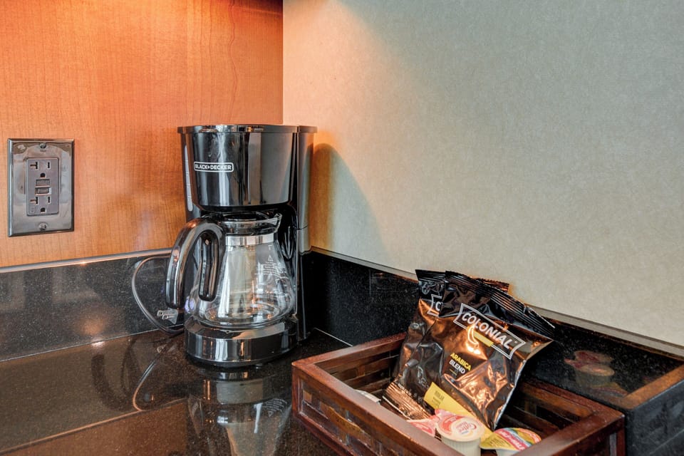 Studio, City View | Coffee and/or coffee maker