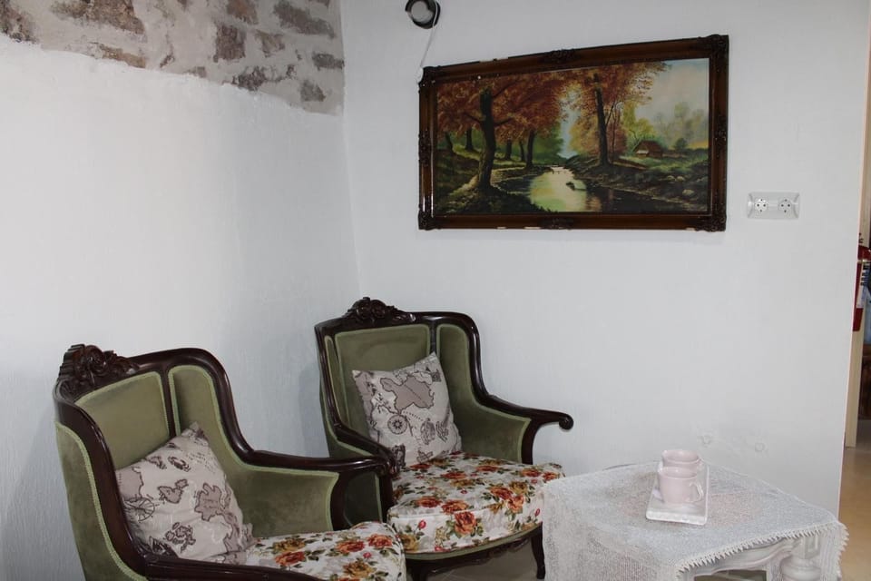 Family Room | Desk