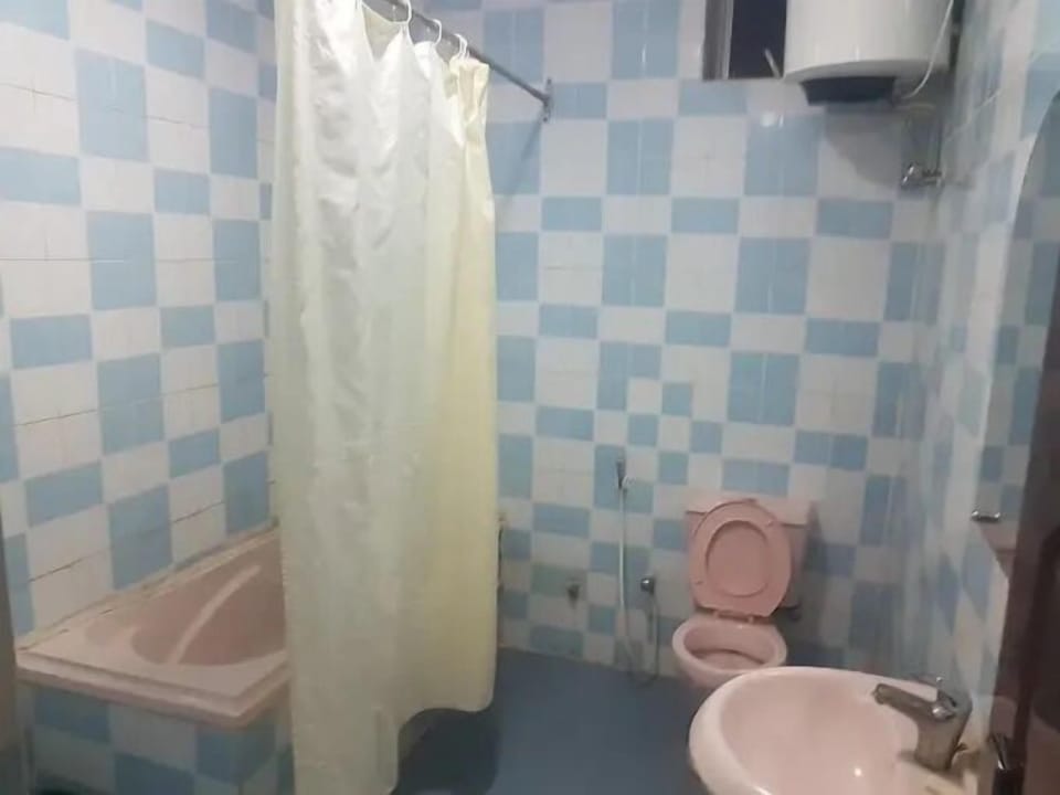 Deluxe Room, Balcony, City View | Bathroom | Free toiletries, hair dryer, towels, soap