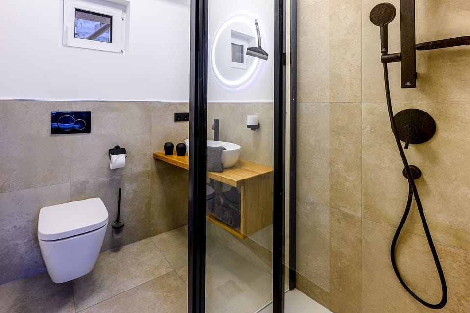 Basic Double Room, 1 King Bed, City View | Bathroom shower
