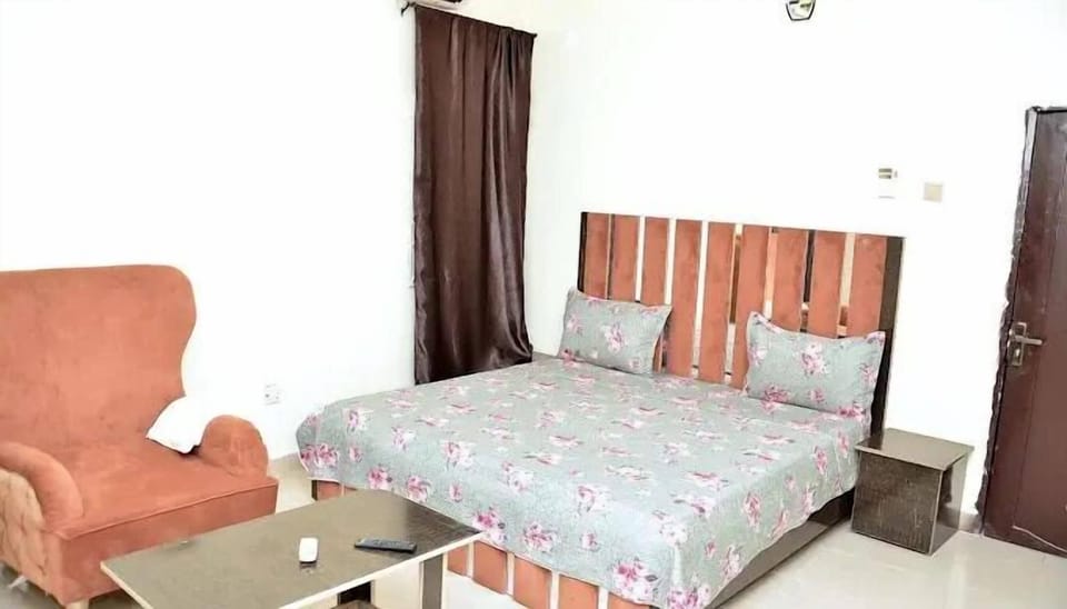 Deluxe Room, Balcony, City View | Desk, laptop workspace, blackout drapes, soundproofing