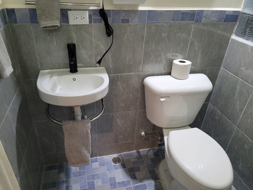 Deluxe Room | Bathroom