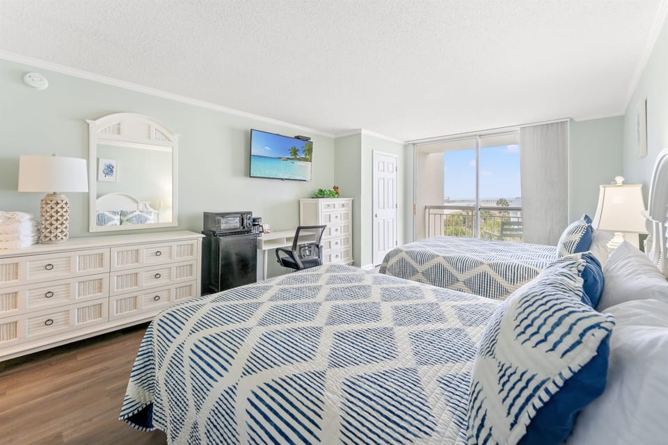 Bedroom - Double Queen Beds