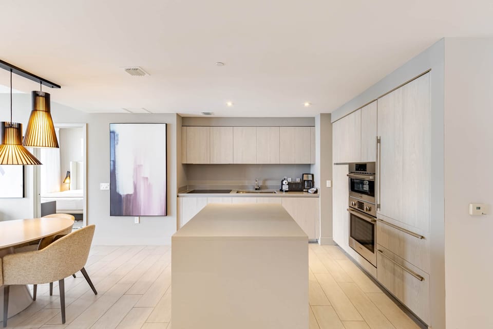 Kitchen w dining room