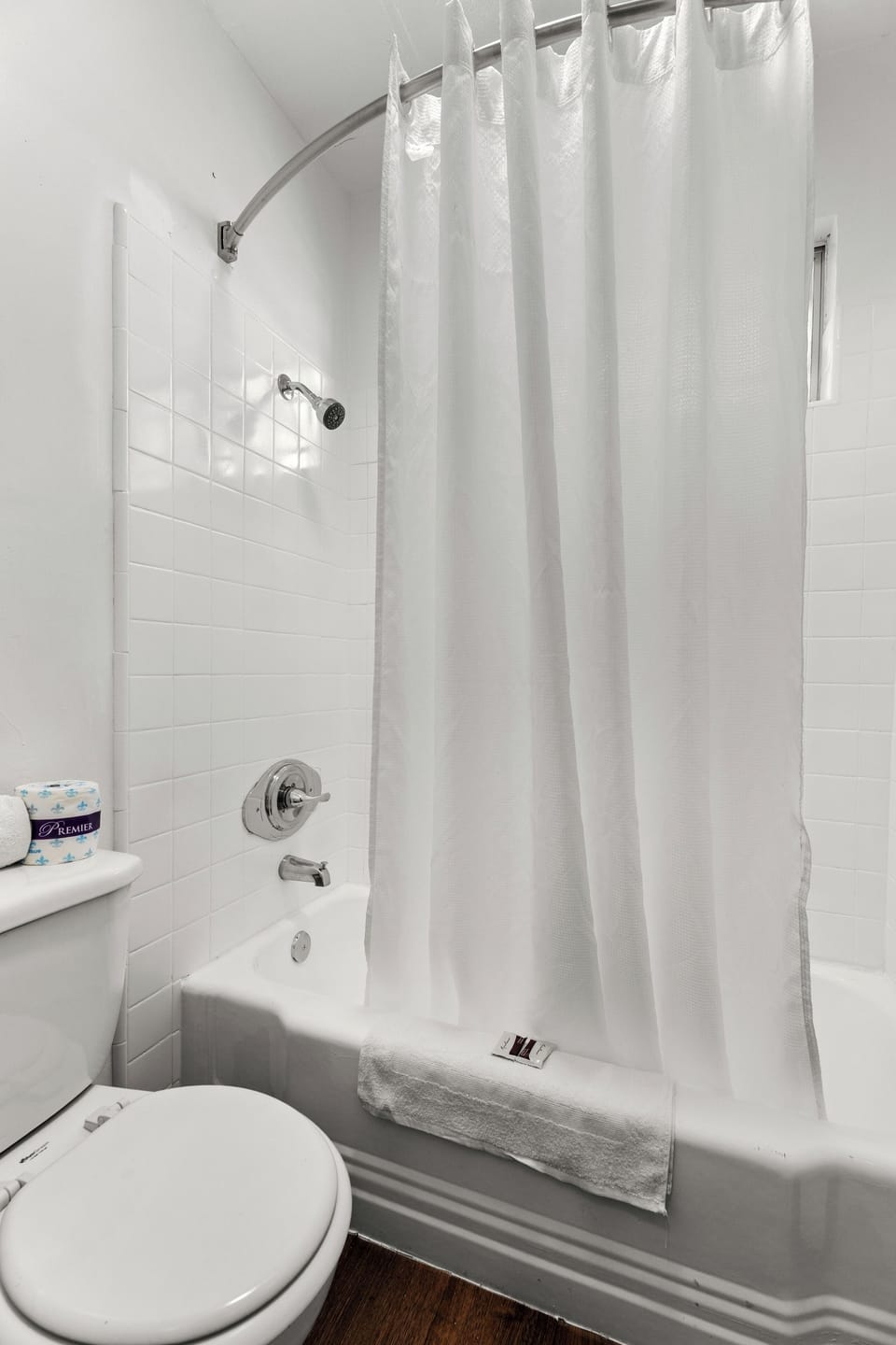 Room, 1 King Bed | Bathroom | Towels, soap, shampoo, toilet paper