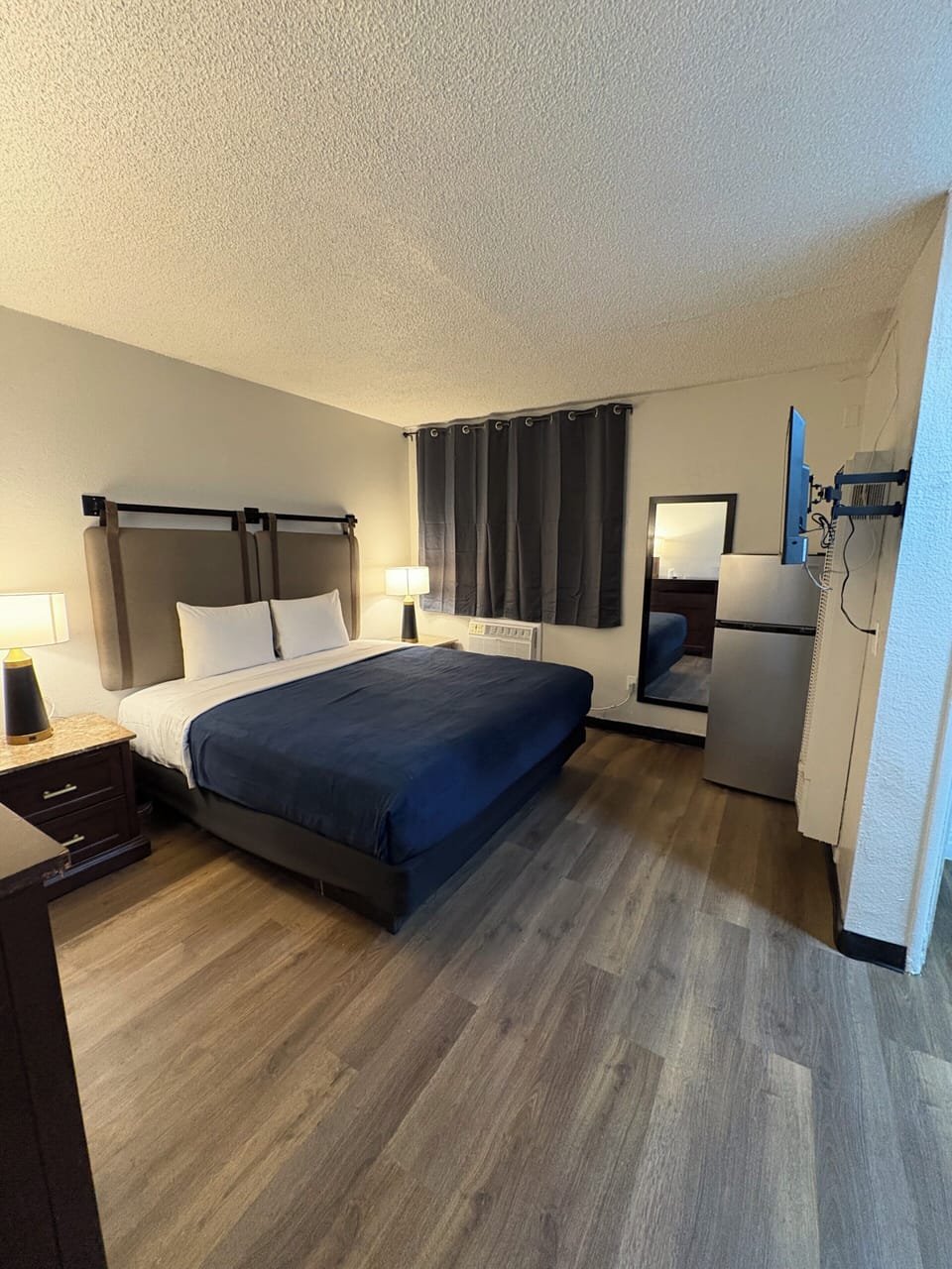 Room, 1 King Bed | Free WiFi