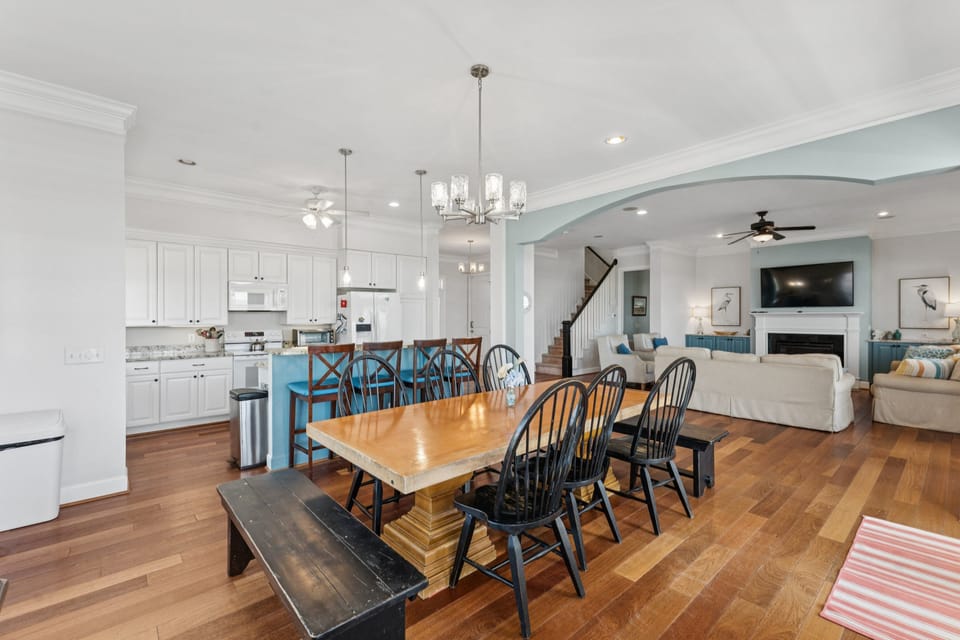 Dining Area with Ample Seating- Fireplace not for guests use