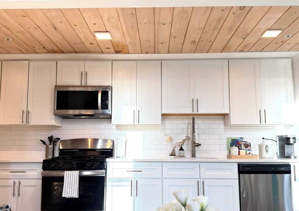 An open layout that blends cooking and connection with effortless charm.