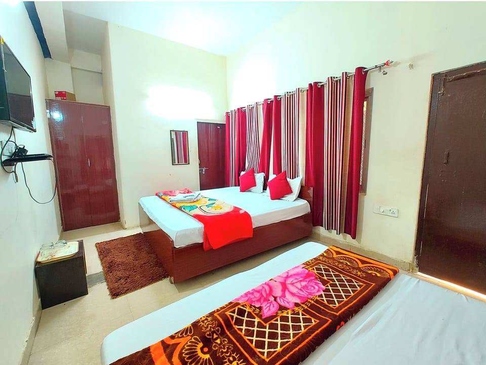 Deluxe Quadruple Room | Hypo-allergenic bedding, desk, soundproofing, free WiFi