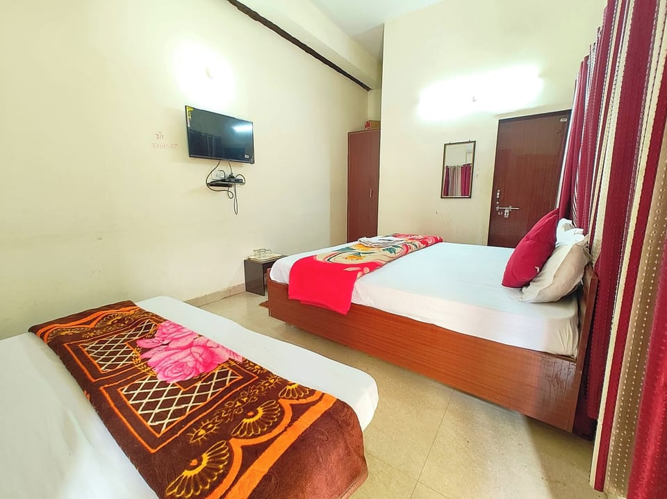 Hypo-allergenic bedding, desk, soundproofing, free WiFi